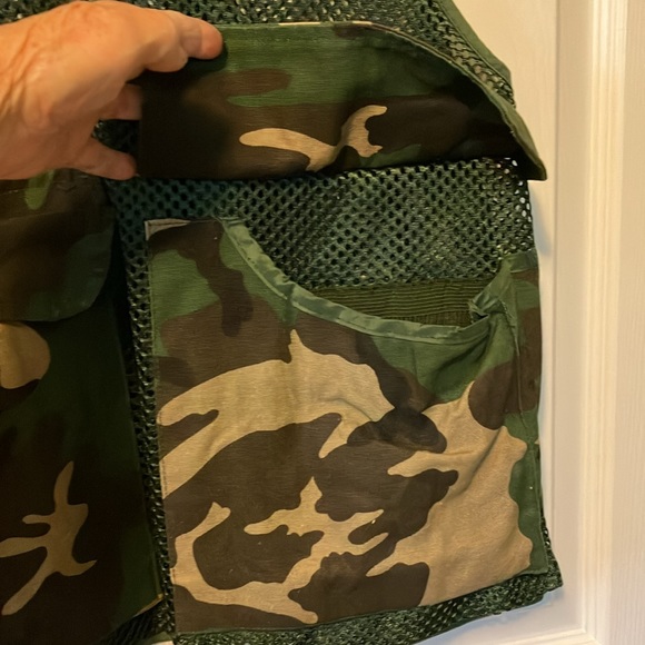 Game Winner Camo Hunting Mesh Vest Cargo Pockets w/Ammo Slots & Rear Game Pouch - Picture 5 of 8